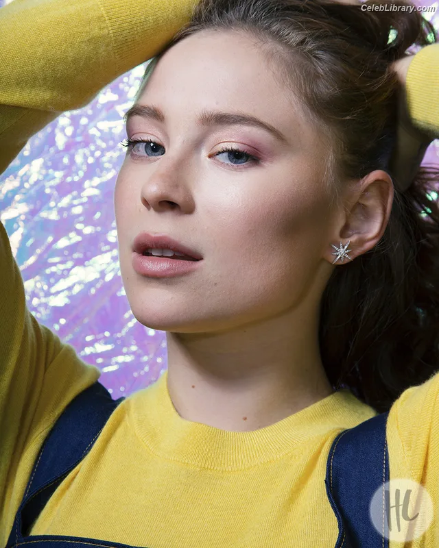 Mina Sundwall photo 3 of 87
