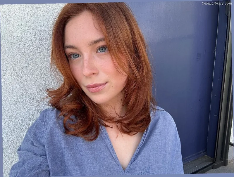 Mina Sundwall photo 6 of 87