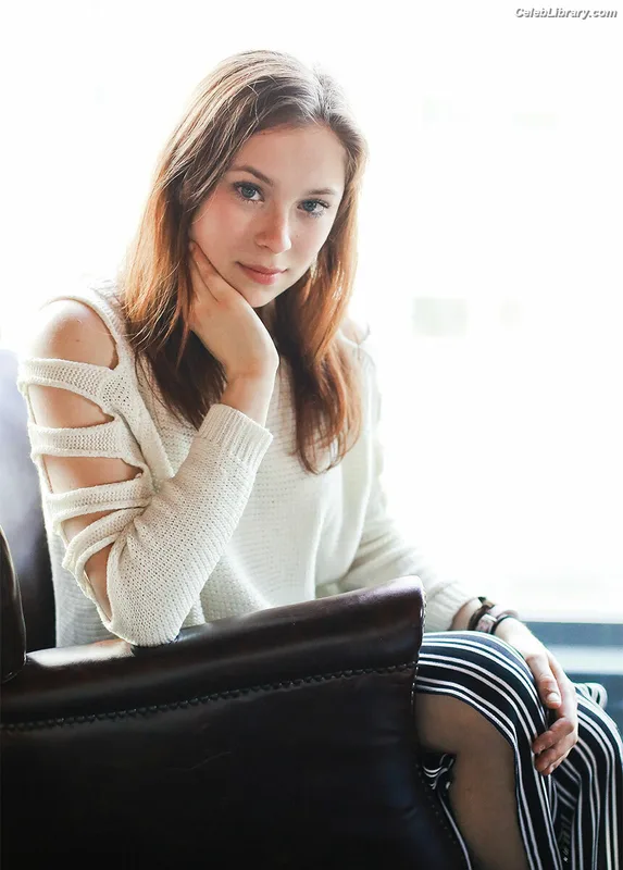 Mina Sundwall photo 13 of 87