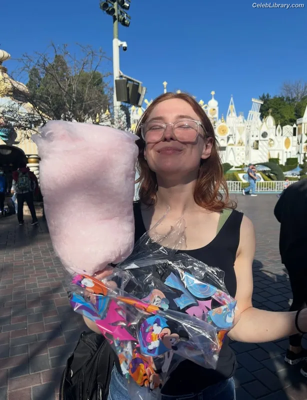 Mina Sundwall photo 2 of 87