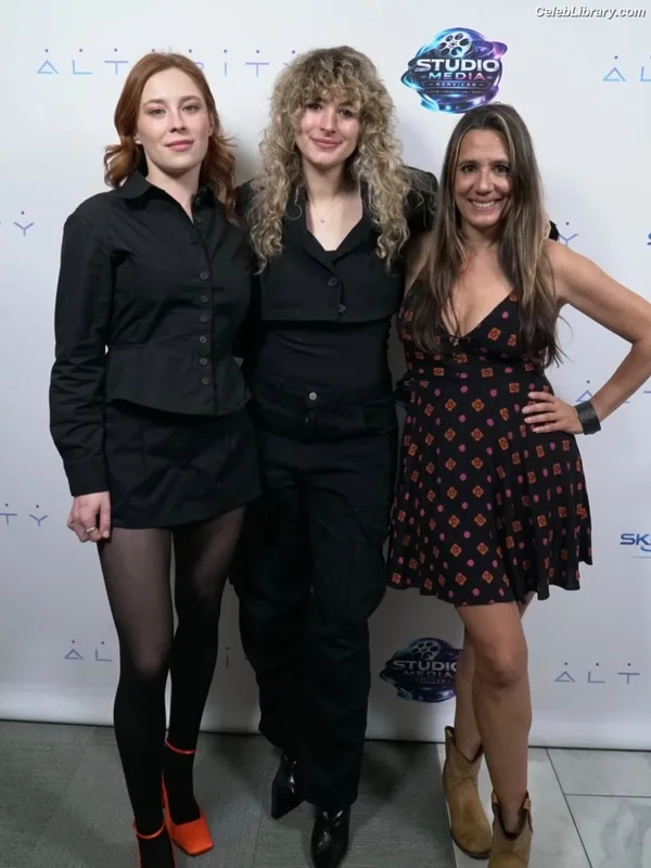 Mina Sundwall photo 23 of 87