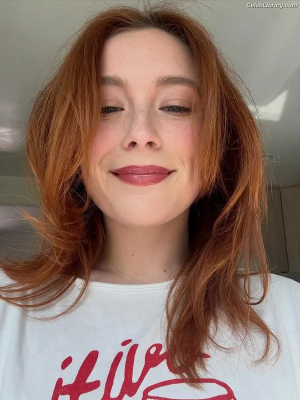 Mina Sundwall photo 2 of 87