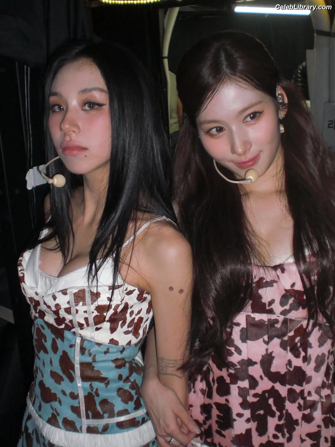 Minatozaki Sana (TWICE) photo 19 of 1068