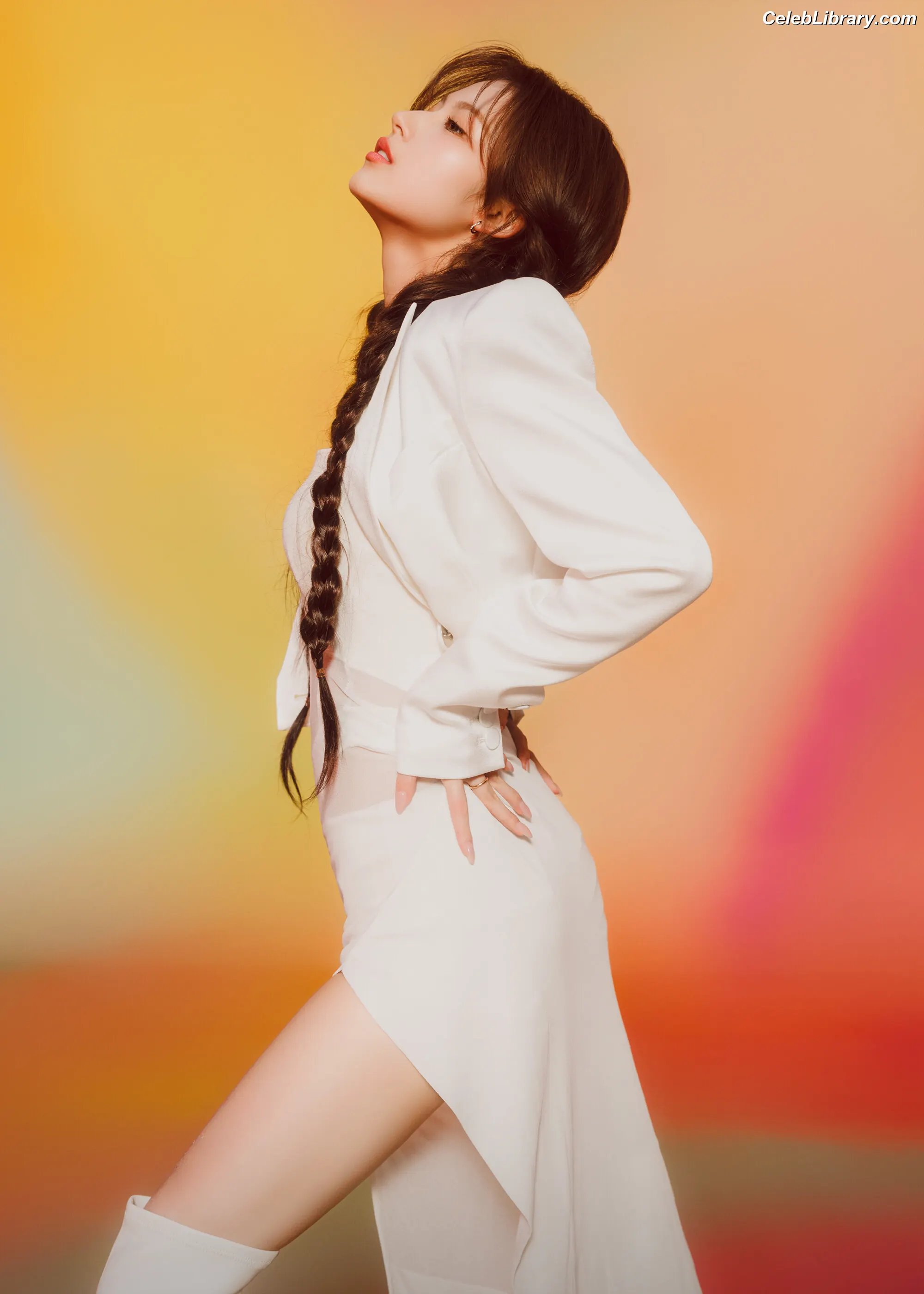 Minatozaki Sana (TWICE) photo 24 of 1068