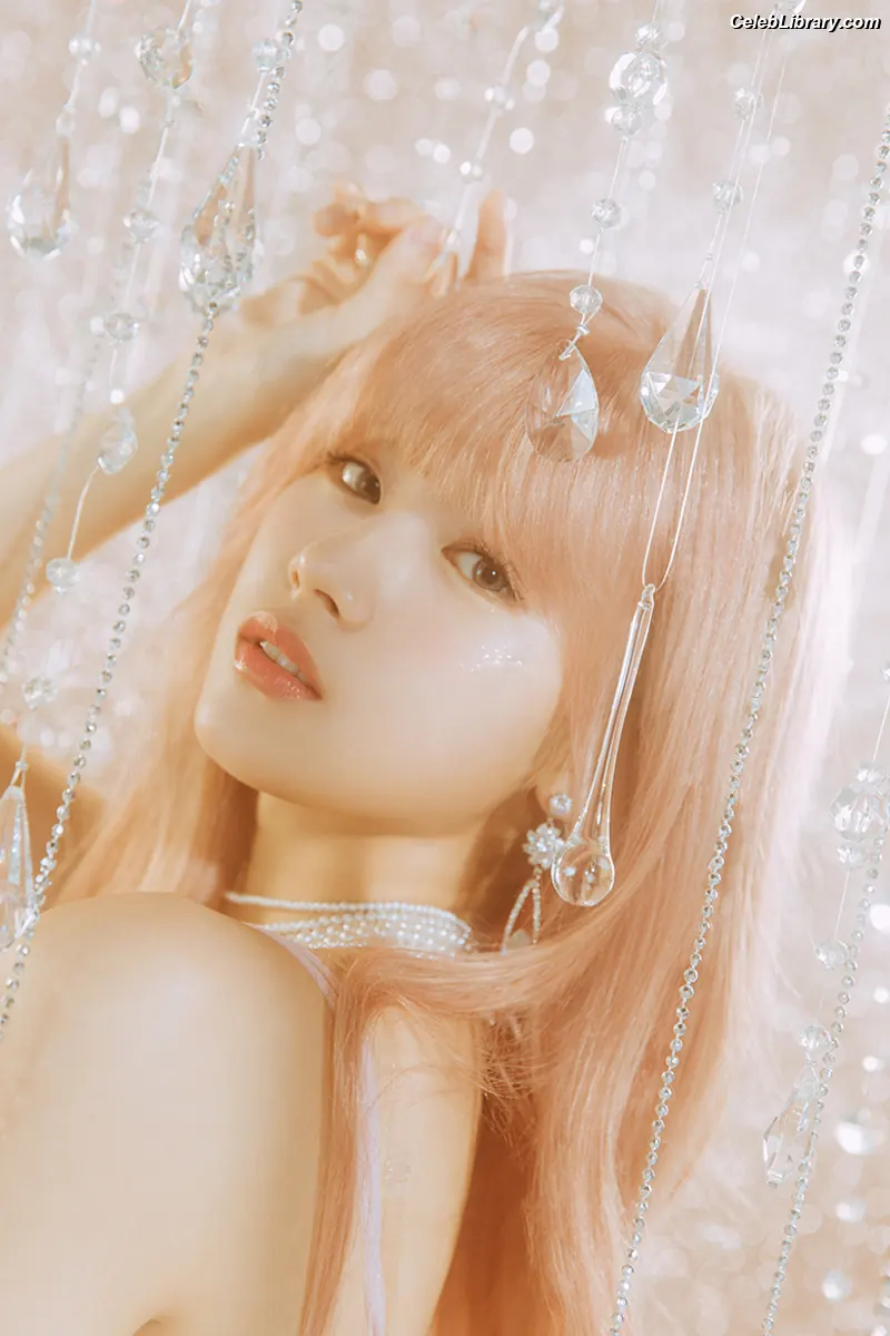 Minatozaki Sana (TWICE) photo 6 of 1068