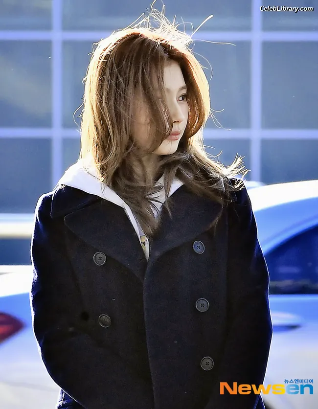Minatozaki Sana (TWICE) photo 2 of 1068