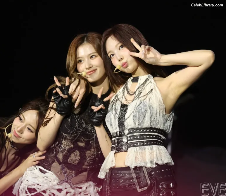 Minatozaki Sana (TWICE) photo 23 of 1068