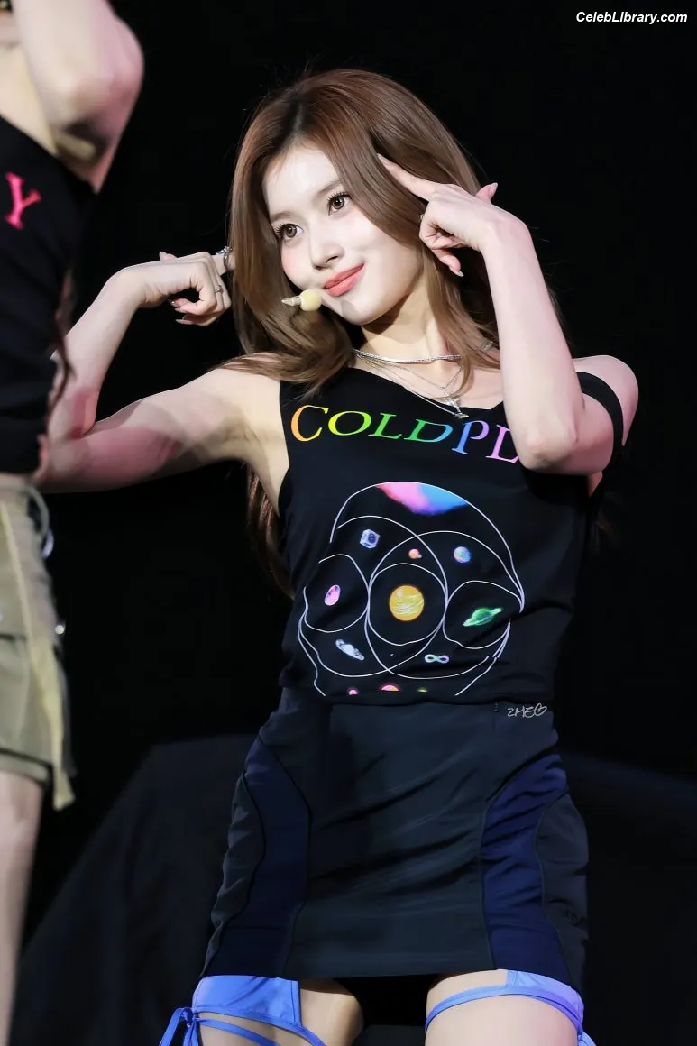Minatozaki Sana (TWICE) photo 8 of 1068
