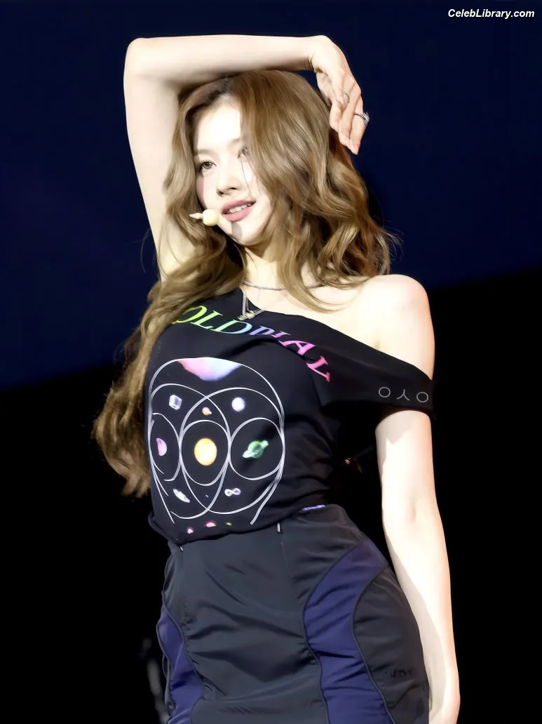 Minatozaki Sana (TWICE) photo 10 of 1068