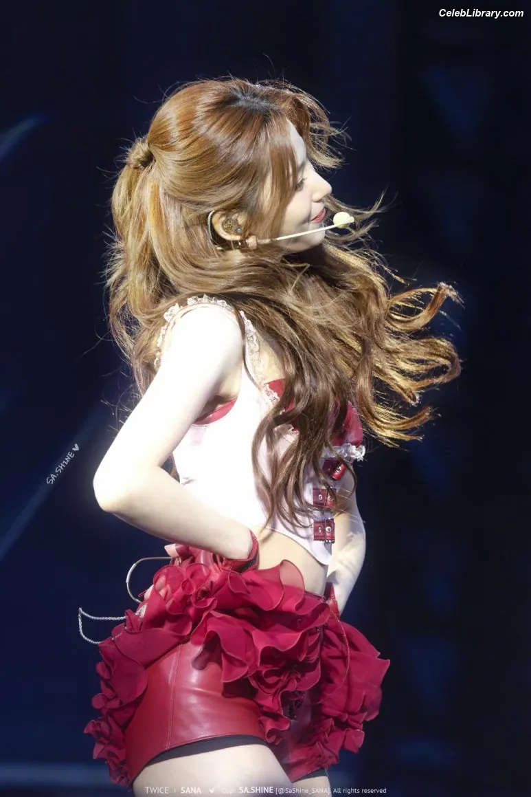 Minatozaki Sana (TWICE) photo 22 of 1068