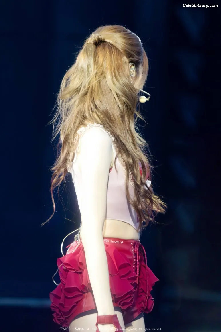 Minatozaki Sana (TWICE) photo 3 of 1068