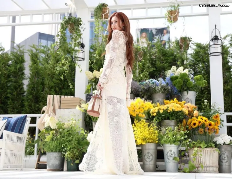 Minatozaki Sana (TWICE) photo 8 of 1068