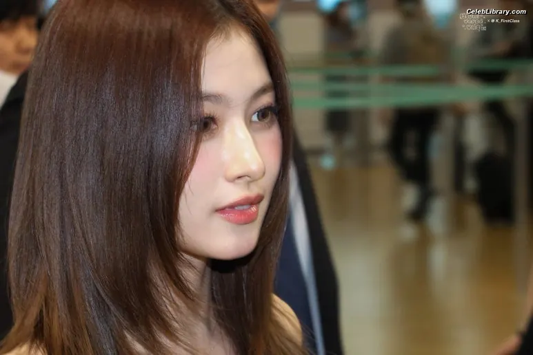 Minatozaki Sana (TWICE) photo 15 of 1068
