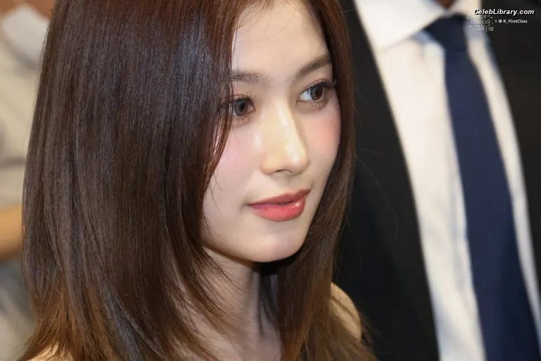 Minatozaki Sana (TWICE) photo 16 of 1068