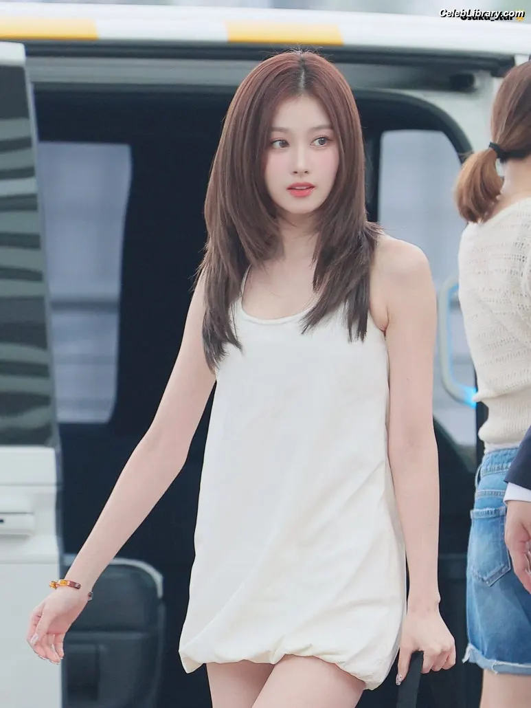 Minatozaki Sana (TWICE) photo 18 of 1068