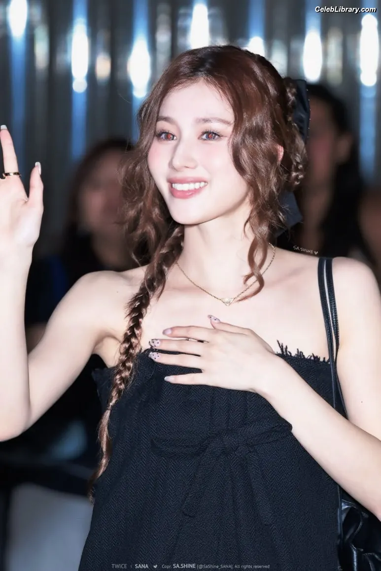 Minatozaki Sana (TWICE) photo 13 of 1068