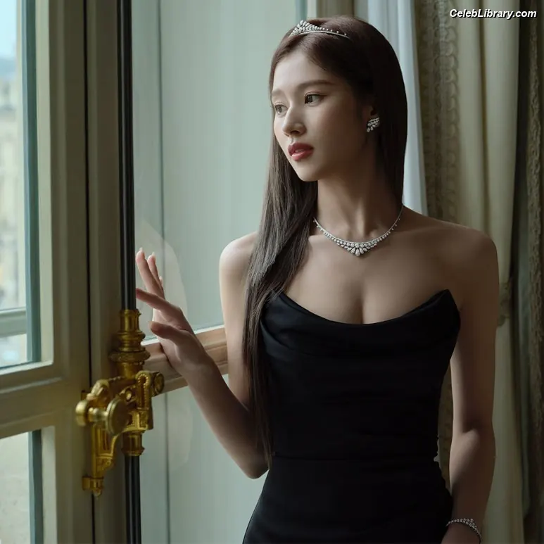 Minatozaki Sana (TWICE) photo 13 of 1068