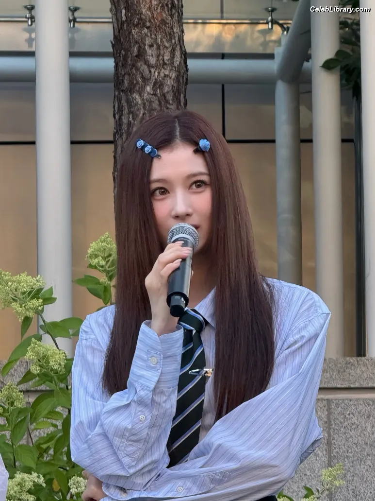 Minatozaki Sana (TWICE) photo 13 of 1068