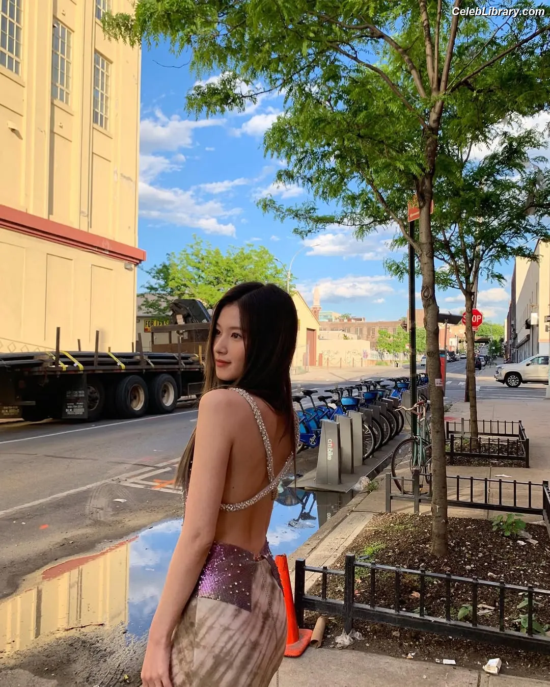 Minatozaki Sana (TWICE) photo 12 of 1068