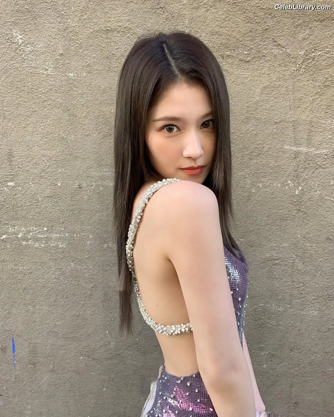 Minatozaki Sana (TWICE) photo 14 of 1068