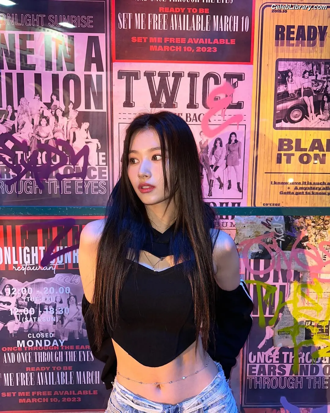 Minatozaki Sana (TWICE) photo 20 of 1068