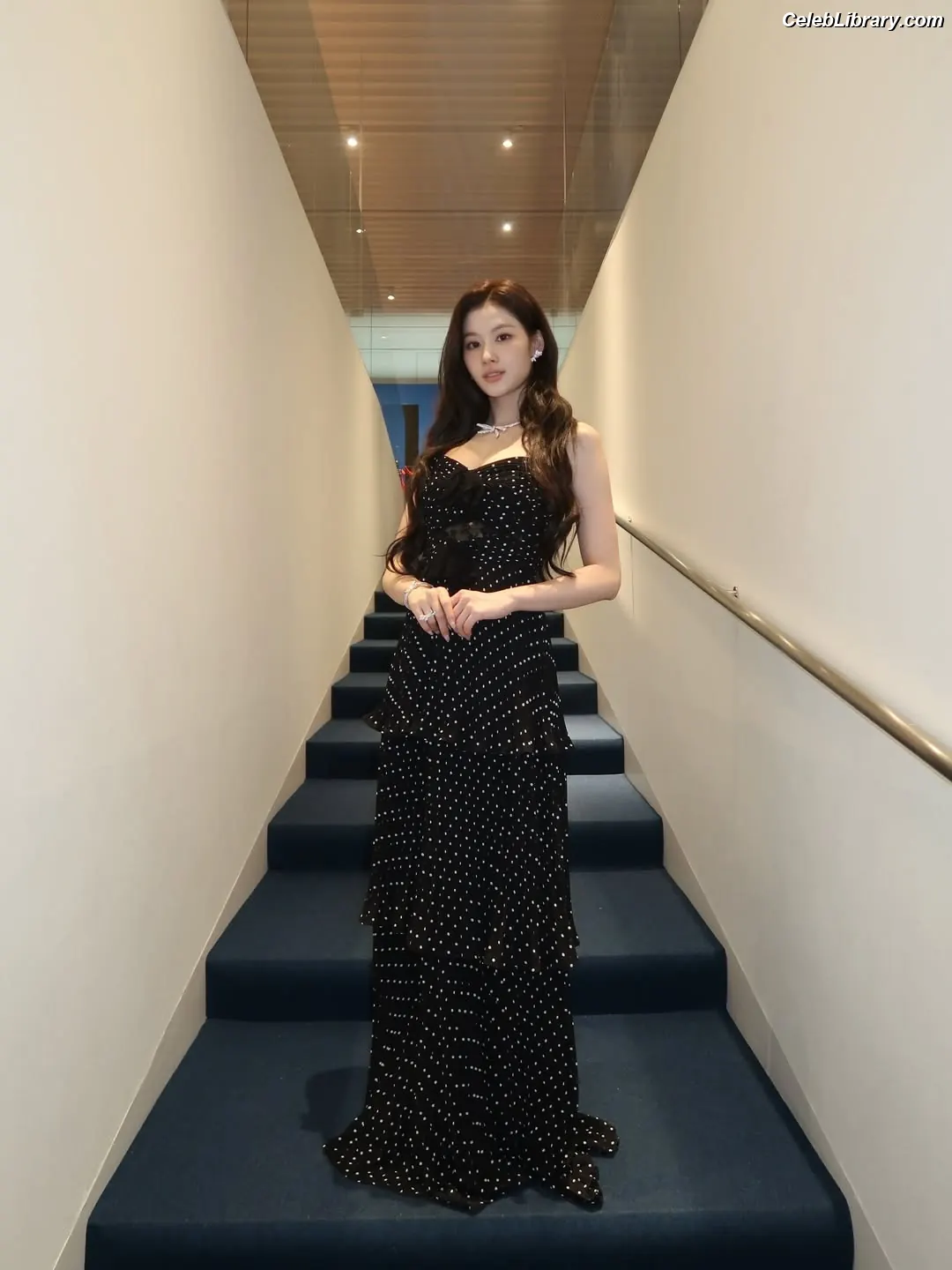 Minatozaki Sana (TWICE) photo 7 of 1068