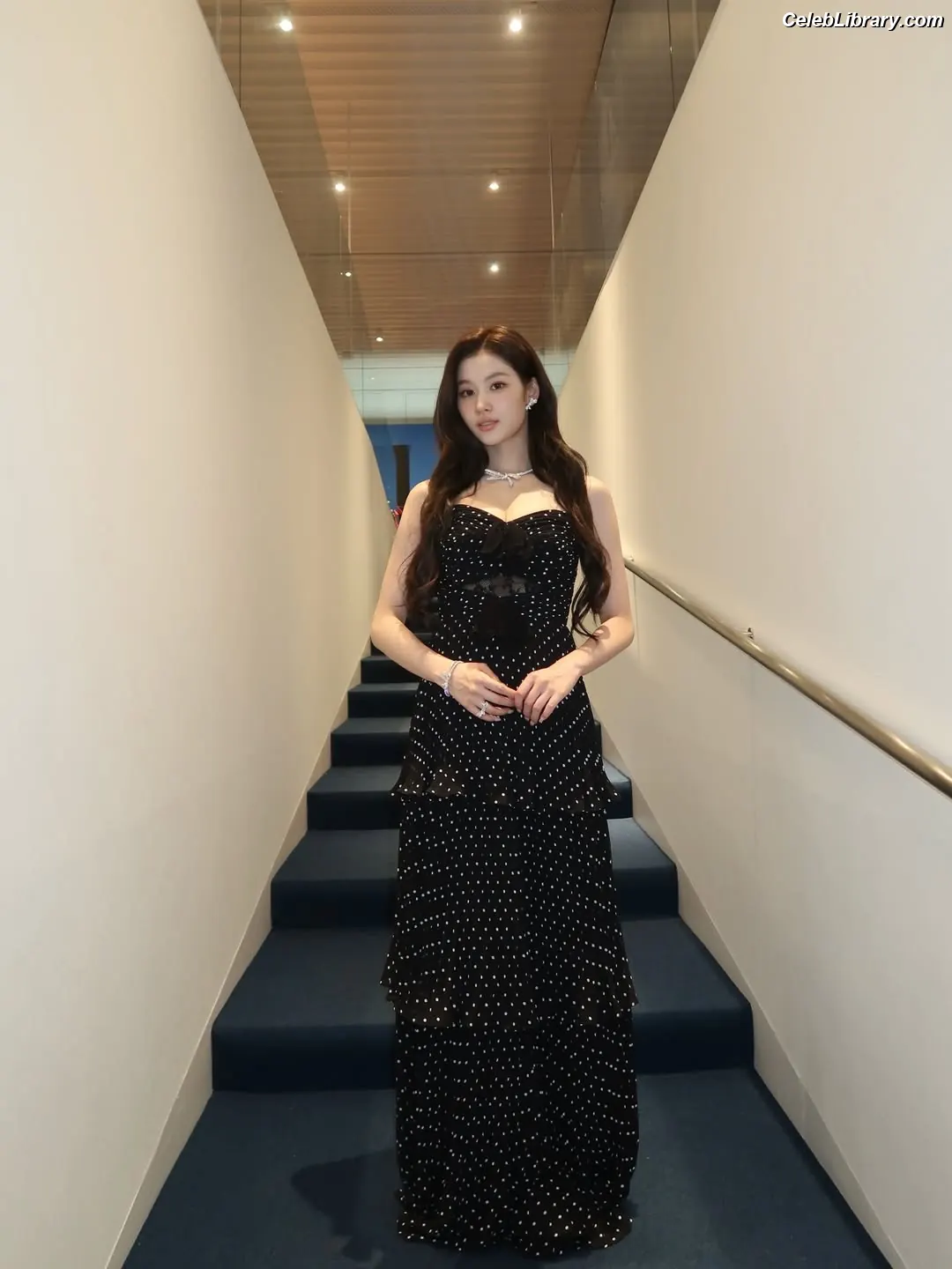 Minatozaki Sana (TWICE) photo 11 of 1068