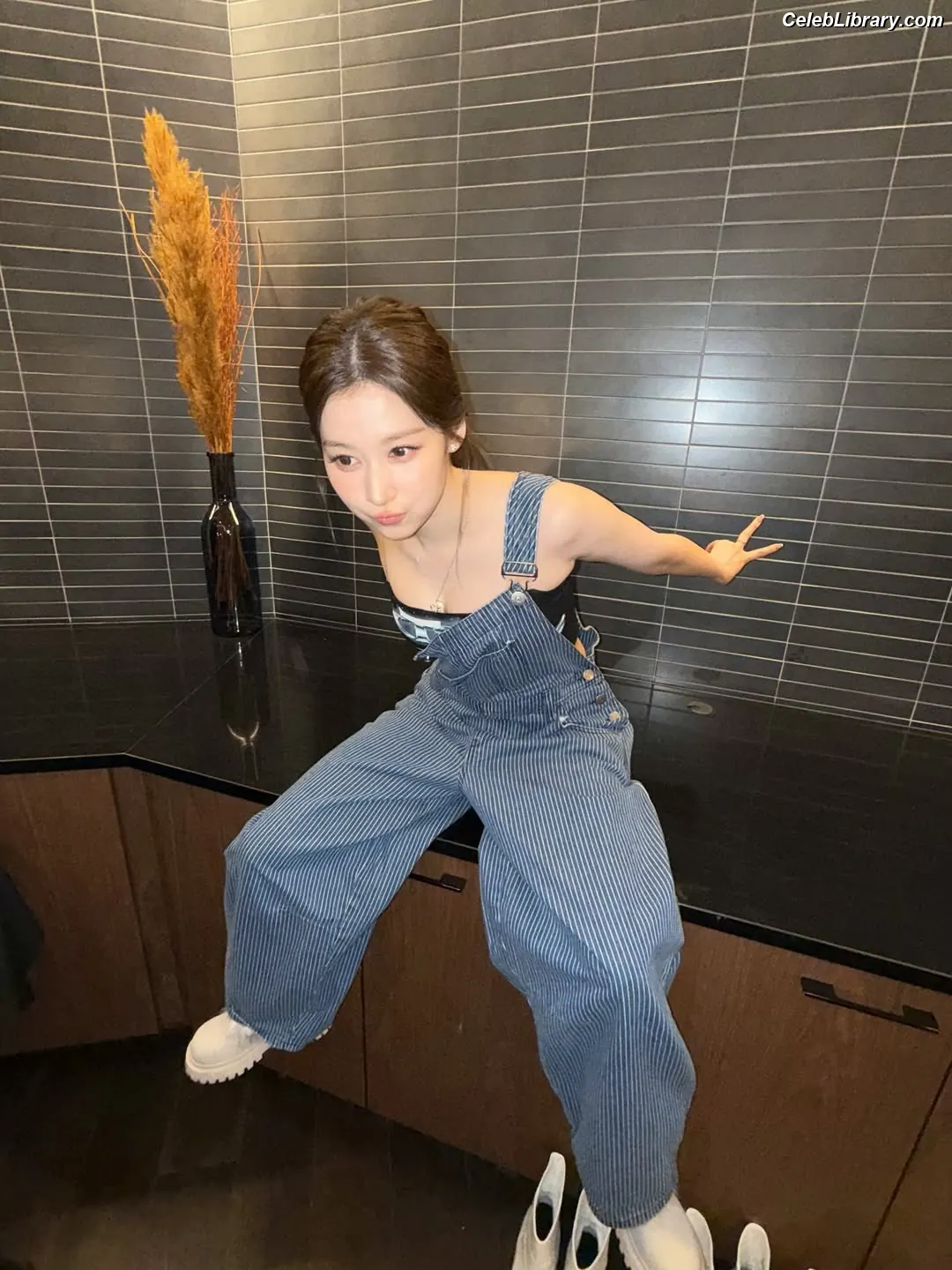 Minatozaki Sana (TWICE) photo 17 of 1068