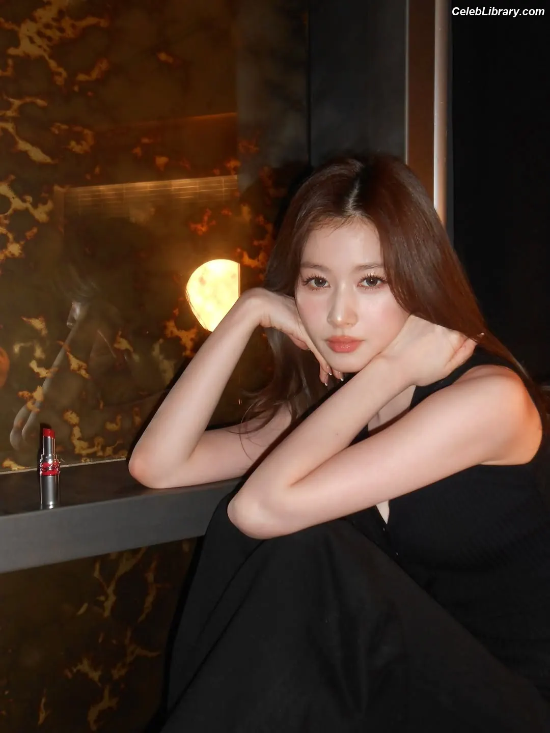Minatozaki Sana (TWICE) photo 22 of 1068