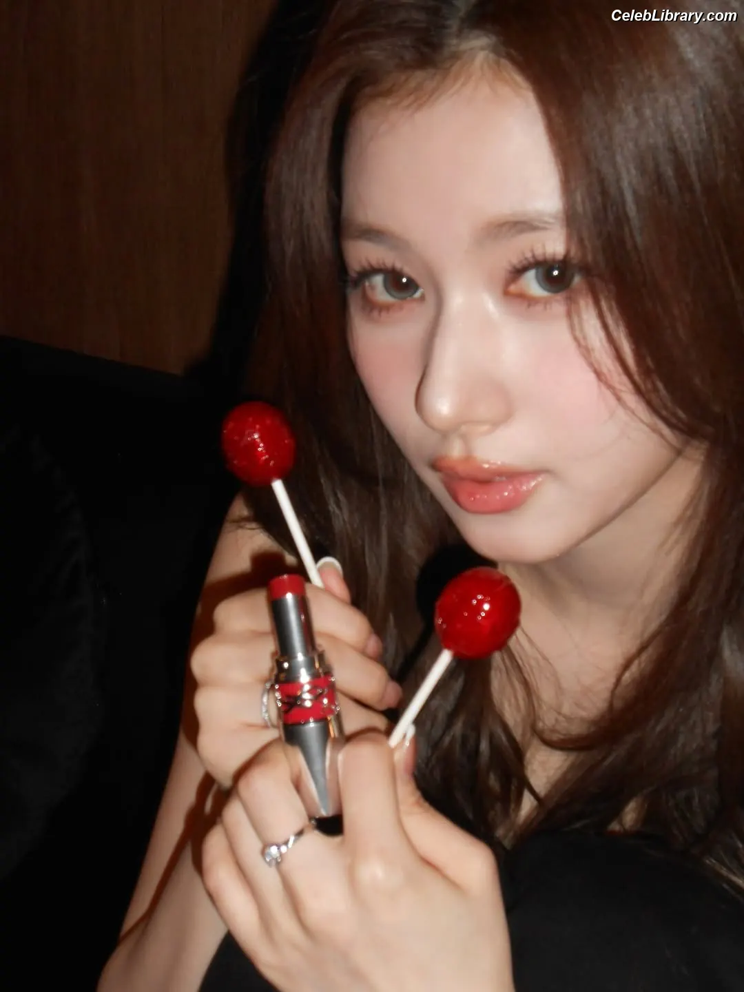 Minatozaki Sana (TWICE) photo 13 of 1068