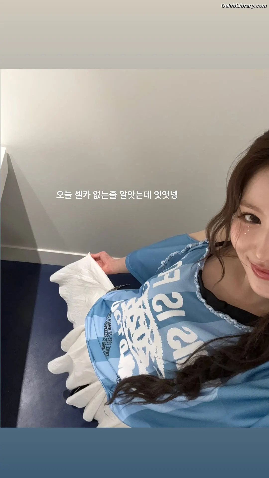 Minatozaki Sana (TWICE) photo 20 of 1068