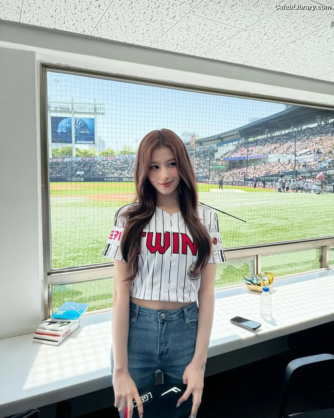 Minatozaki Sana (TWICE) photo 24 of 1068