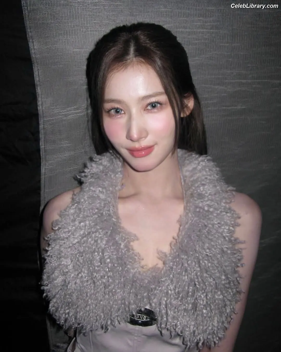 Minatozaki Sana (TWICE) photo 9 of 1068