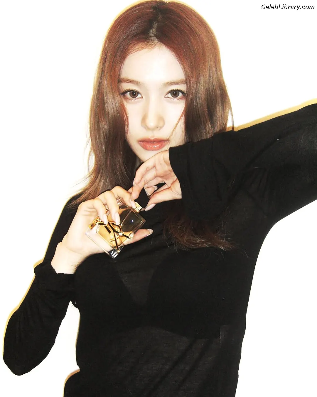 Minatozaki Sana (TWICE) photo 1 of 1068