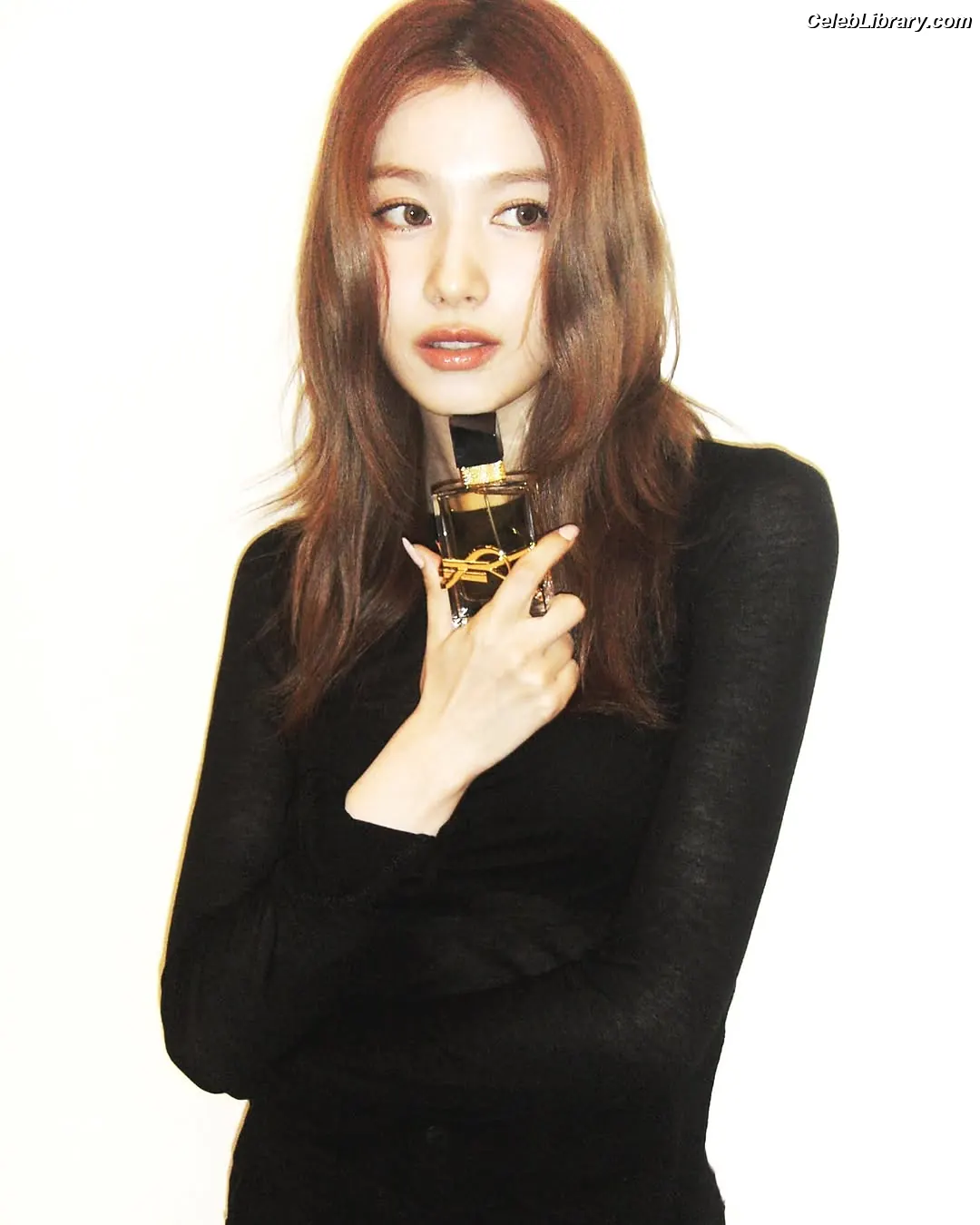 Minatozaki Sana (TWICE) photo 5 of 1068
