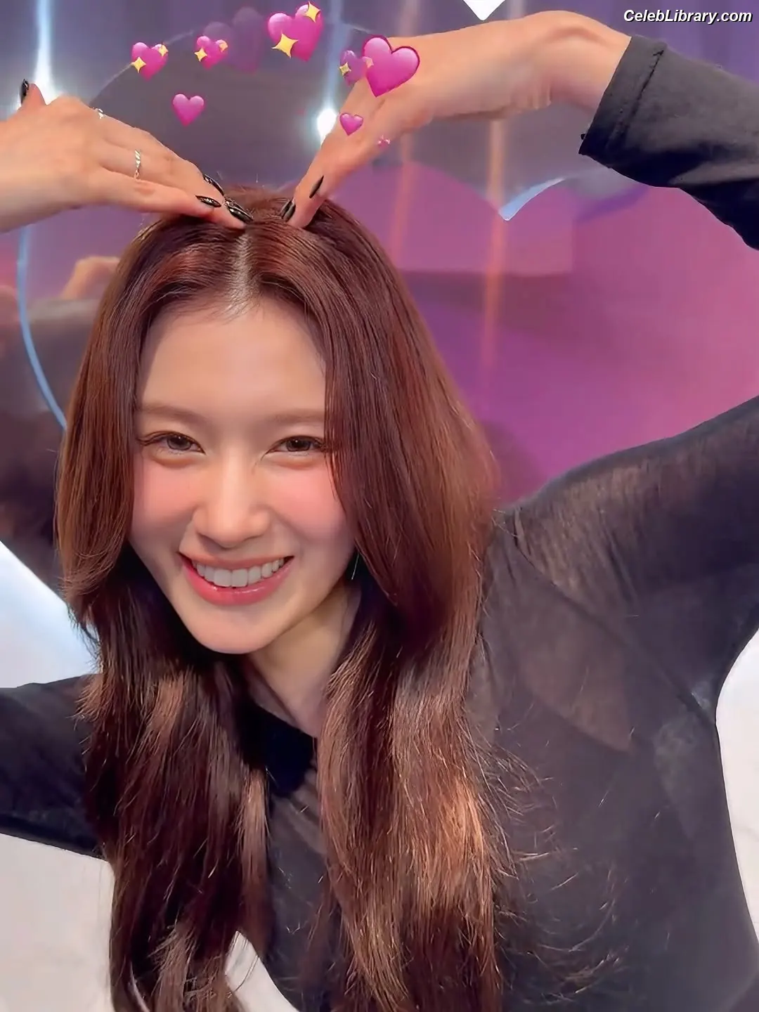 Minatozaki Sana (TWICE) photo 2 of 1068