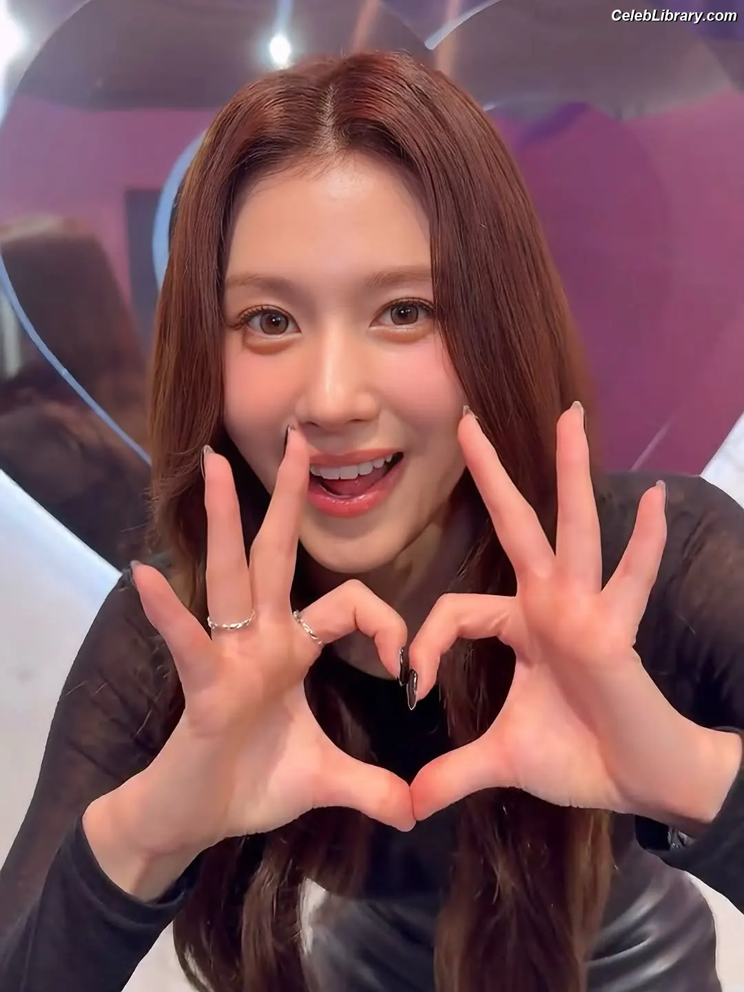 Minatozaki Sana (TWICE) photo 23 of 1068