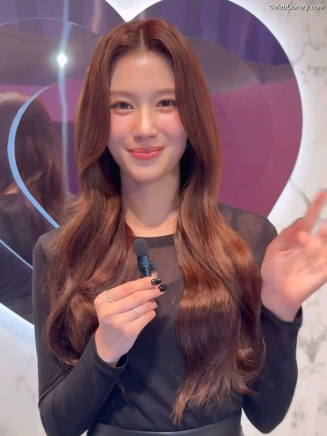 Minatozaki Sana (TWICE) photo 18 of 1068