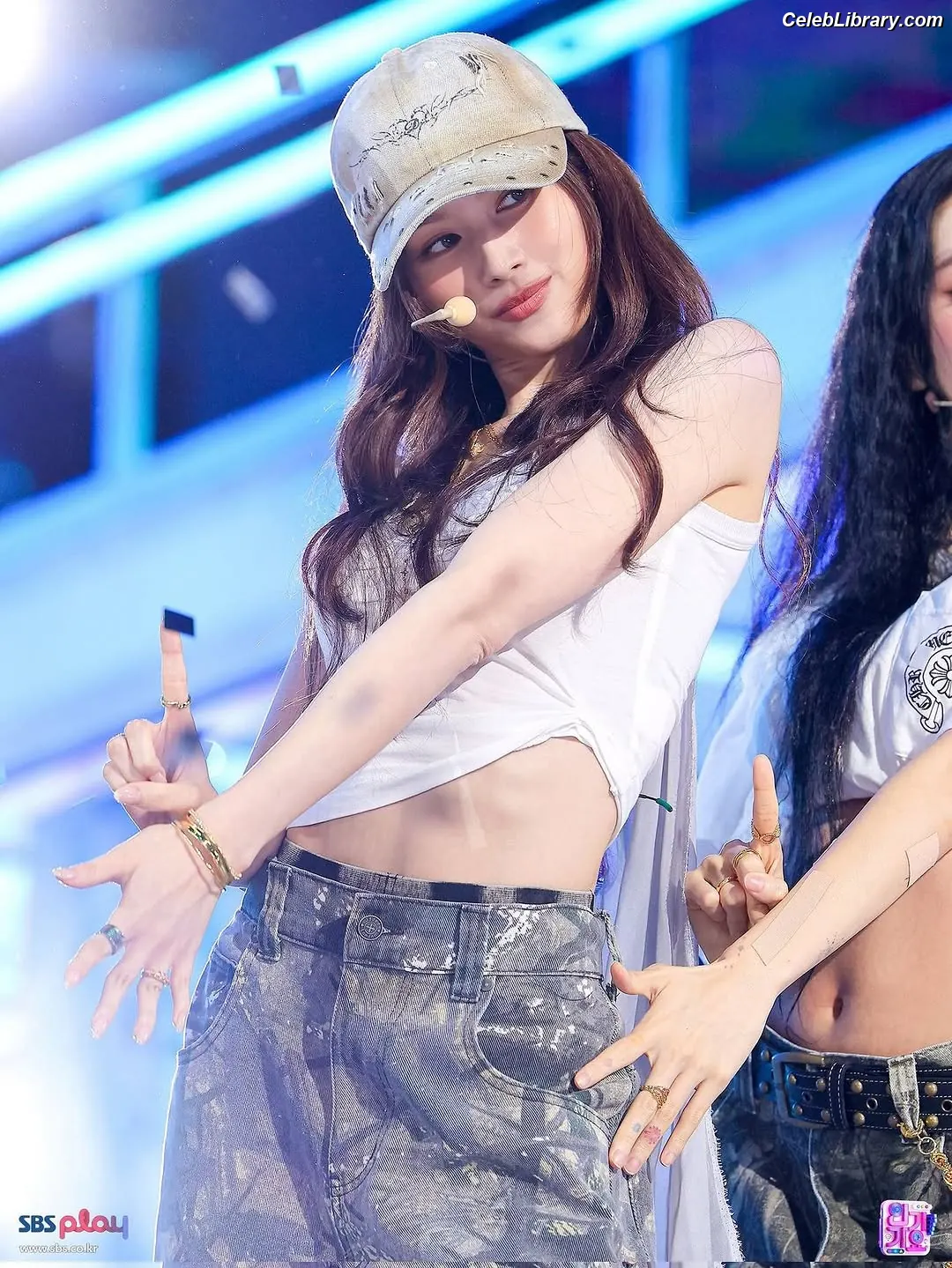 Minatozaki Sana (TWICE) photo 21 of 1068