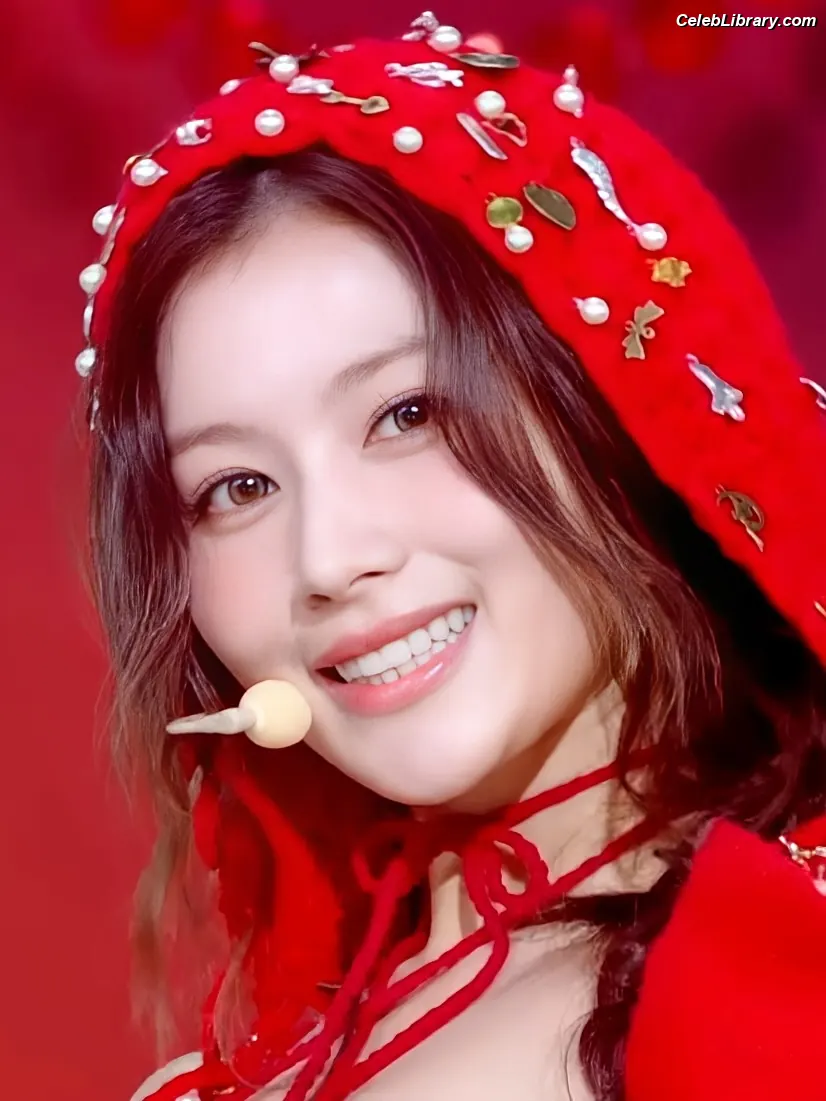Minatozaki Sana (TWICE) photo 3 of 1068