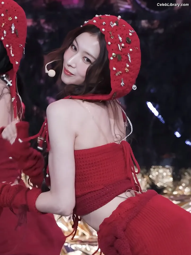 Minatozaki Sana (TWICE) photo 13 of 1068