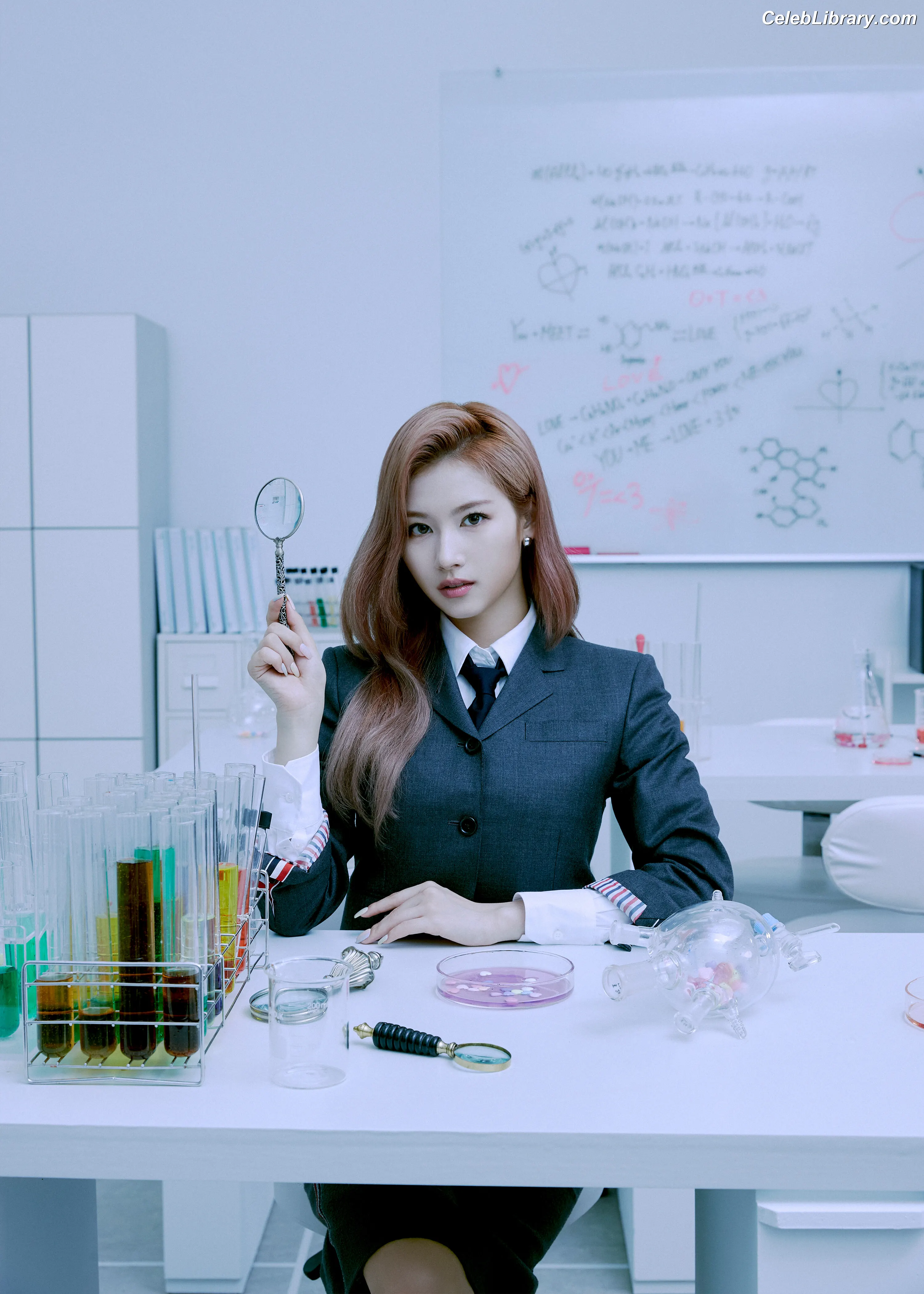 Minatozaki Sana (TWICE) photo 2 of 1068