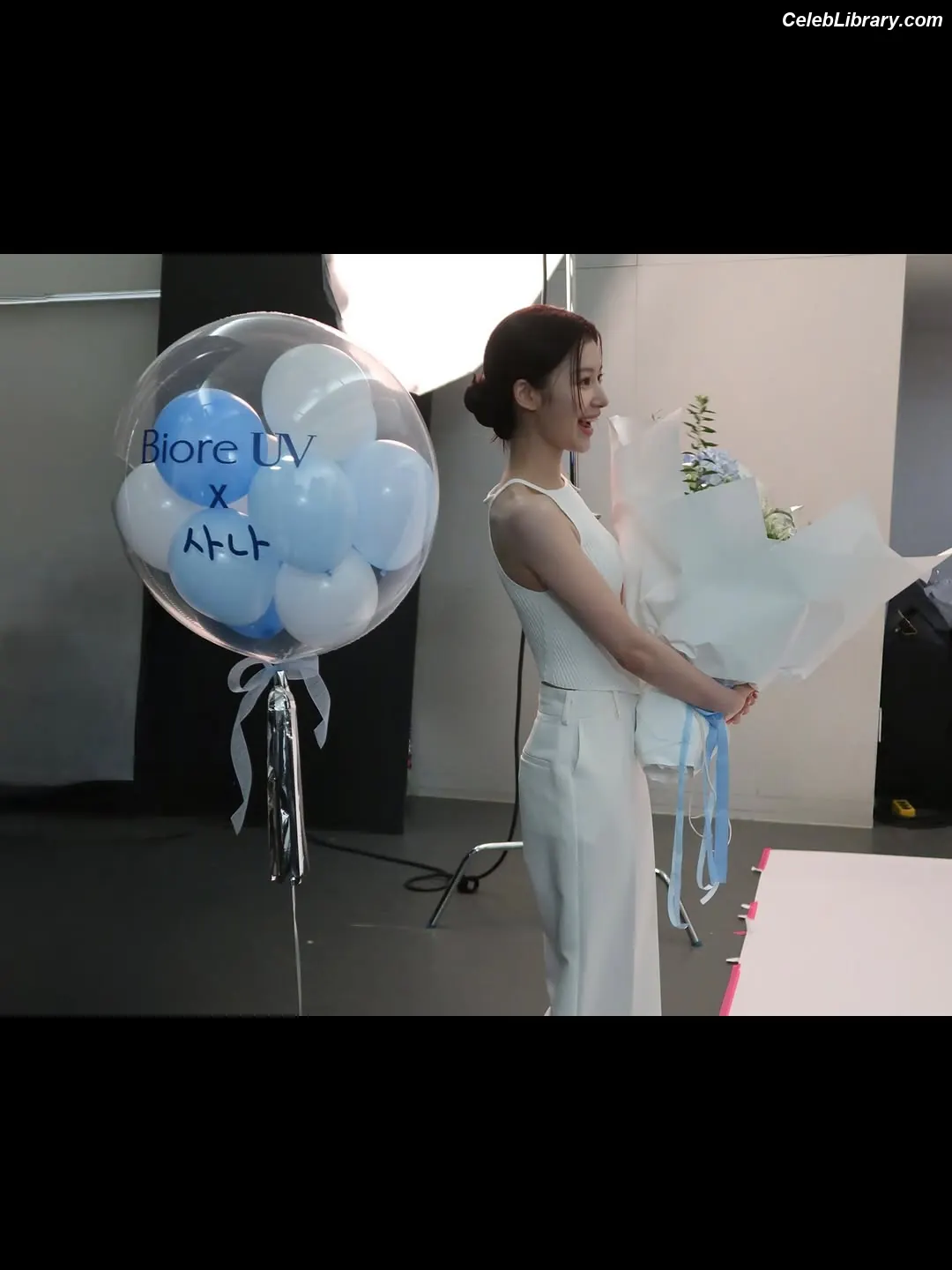 Minatozaki Sana (TWICE) photo 22 of 1068