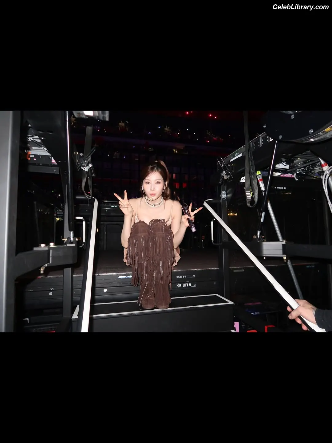 Minatozaki Sana (TWICE) photo 23 of 1068