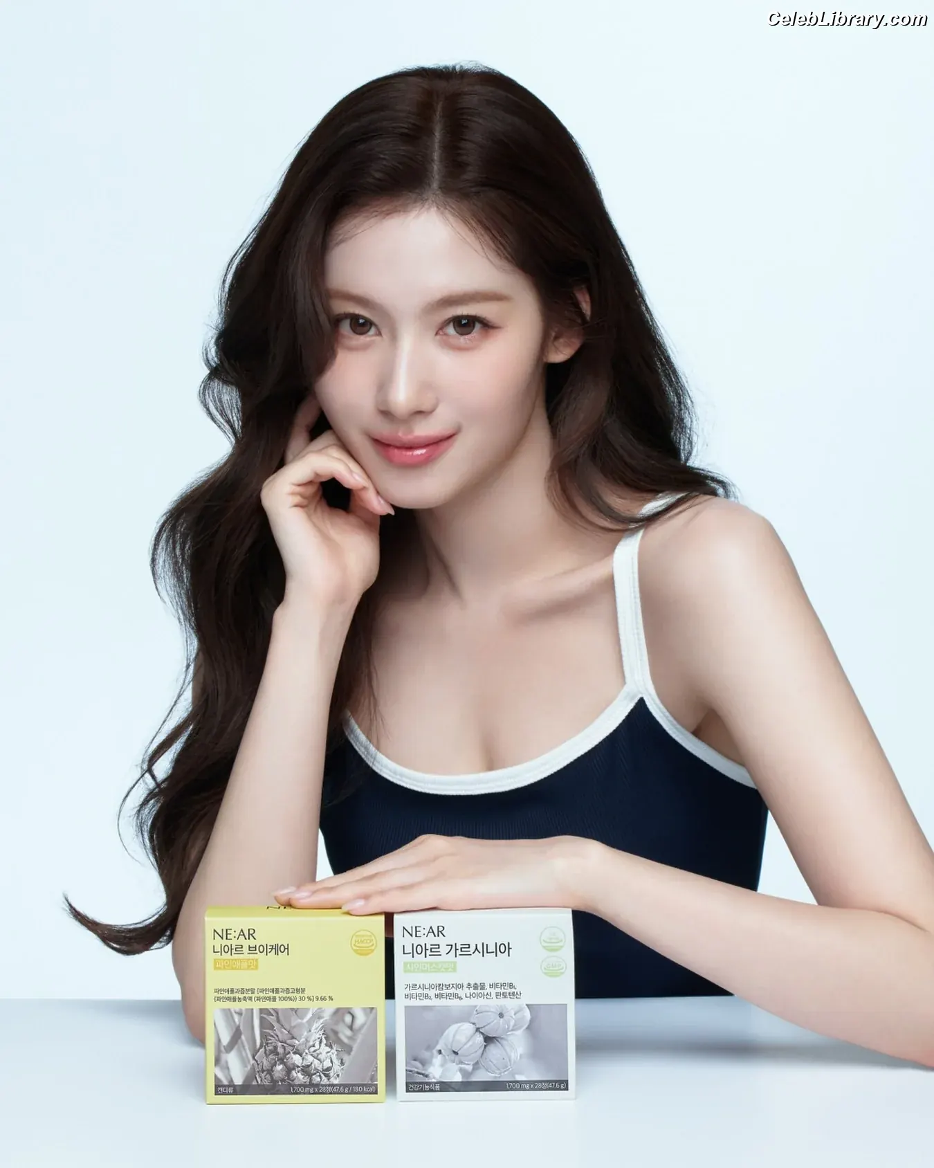 Minatozaki Sana (TWICE) photo 1 of 1068