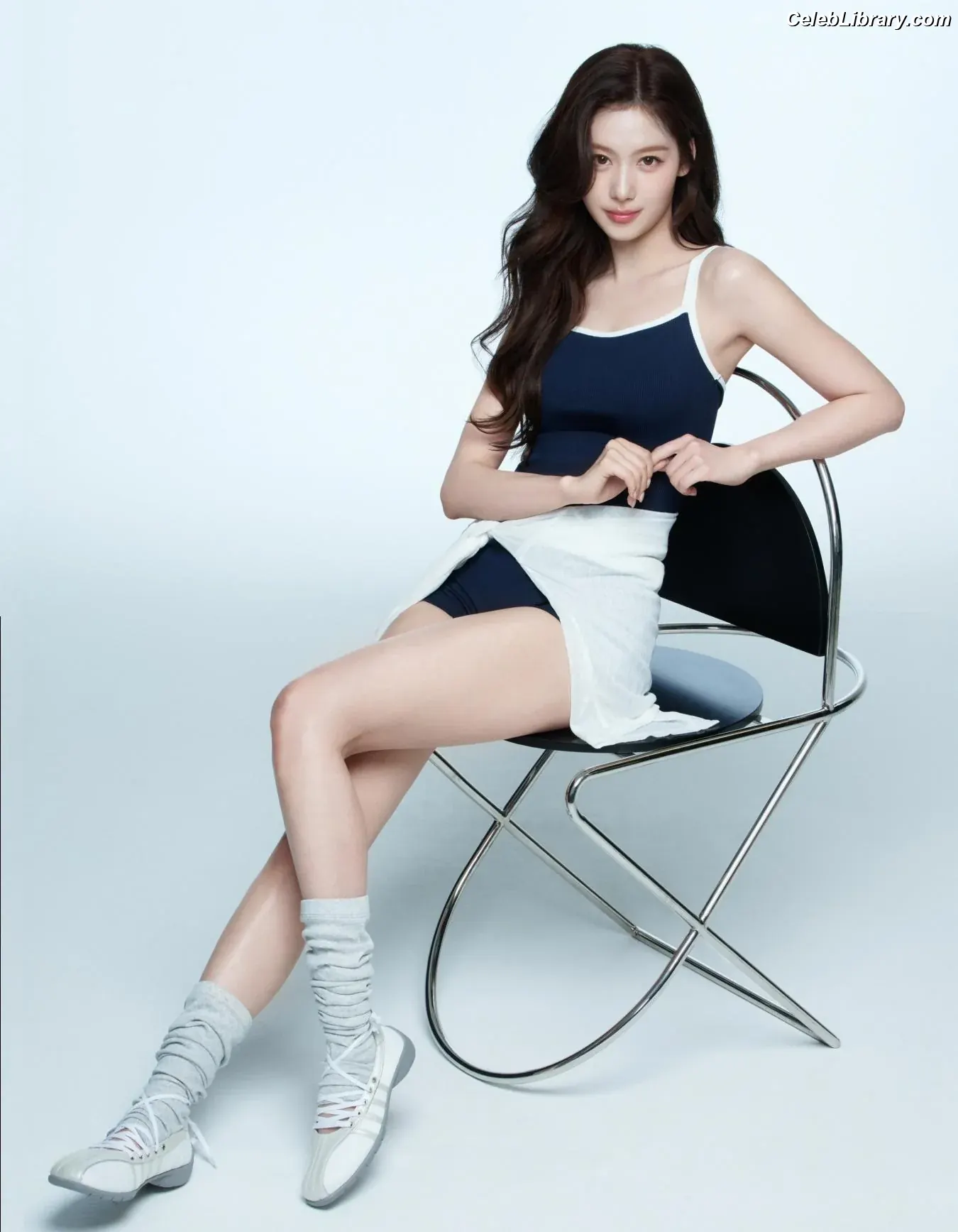 Minatozaki Sana (TWICE) photo 3 of 1068