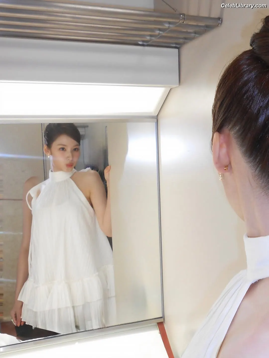 Minatozaki Sana (TWICE) photo 13 of 1068
