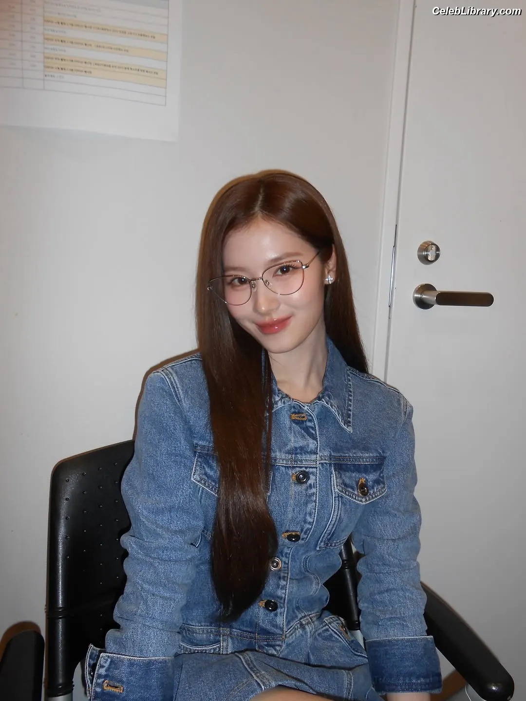 Minatozaki Sana (TWICE) photo 6 of 1068