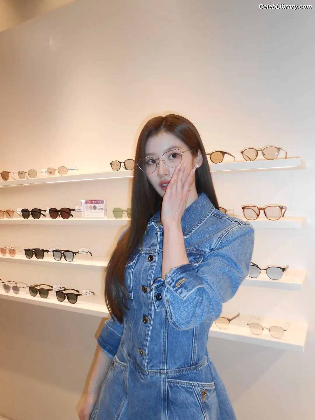 Minatozaki Sana (TWICE) photo 8 of 1068