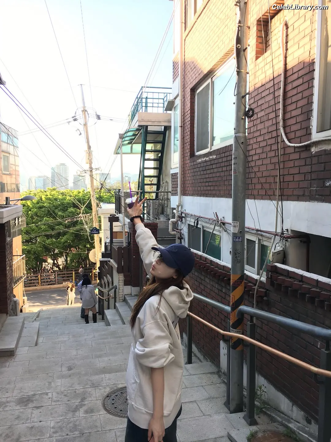 Minatozaki Sana (TWICE) photo 21 of 1068